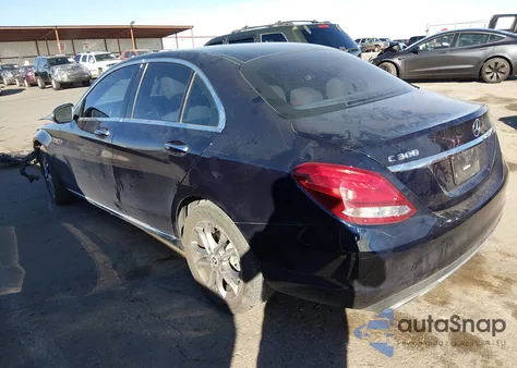 2017 Mercedes-Benz C 300 4Matic из США, поврежденный, VIN 55SWF4KBXHU227061